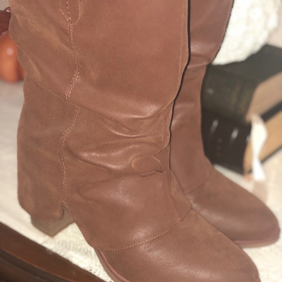 Foldover booties size 10 like new - Picture 5 of 8